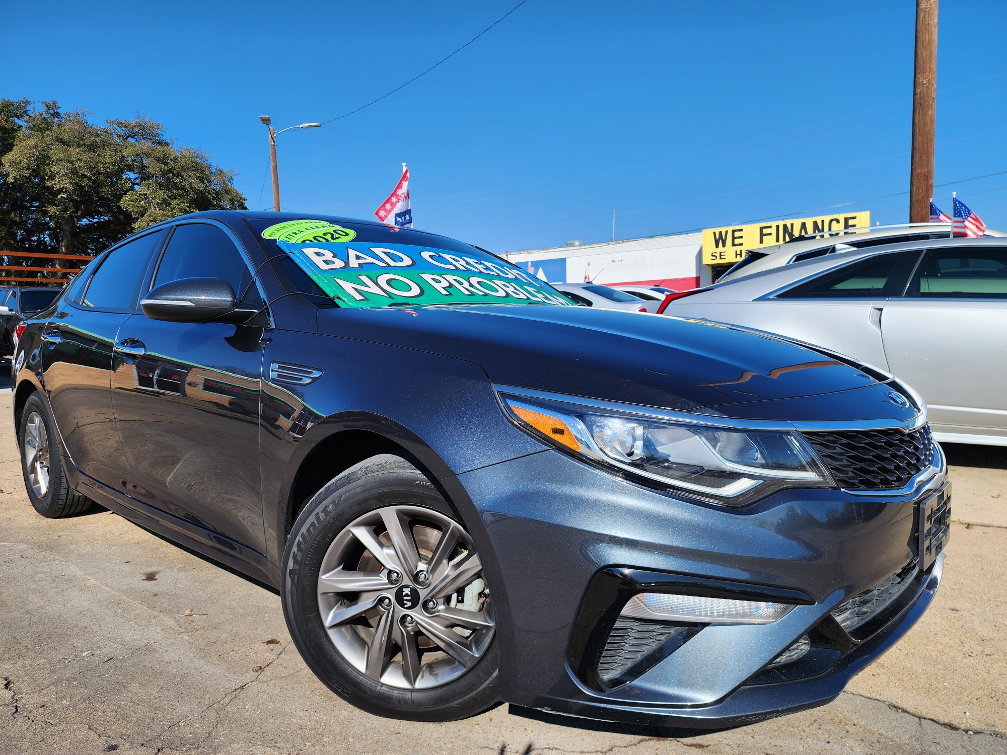 2020 SILVER Kia Optima LX (5XXGT4L39LG) , AUTO transmission, located at 2660 S.Garland Avenue, Garland, TX, 75041, (469) 298-3118, 32.885387, -96.656776 - Welcome to DallasAutos4Less, one of the Premier BUY HERE PAY HERE Dealers in the North Dallas Area. We specialize in financing to people with NO CREDIT or BAD CREDIT. We need proof of income, proof of residence, and a ID. Come buy your new car from us today!! This is a Very clean 2020 KIA OPTIMA - Photo #0